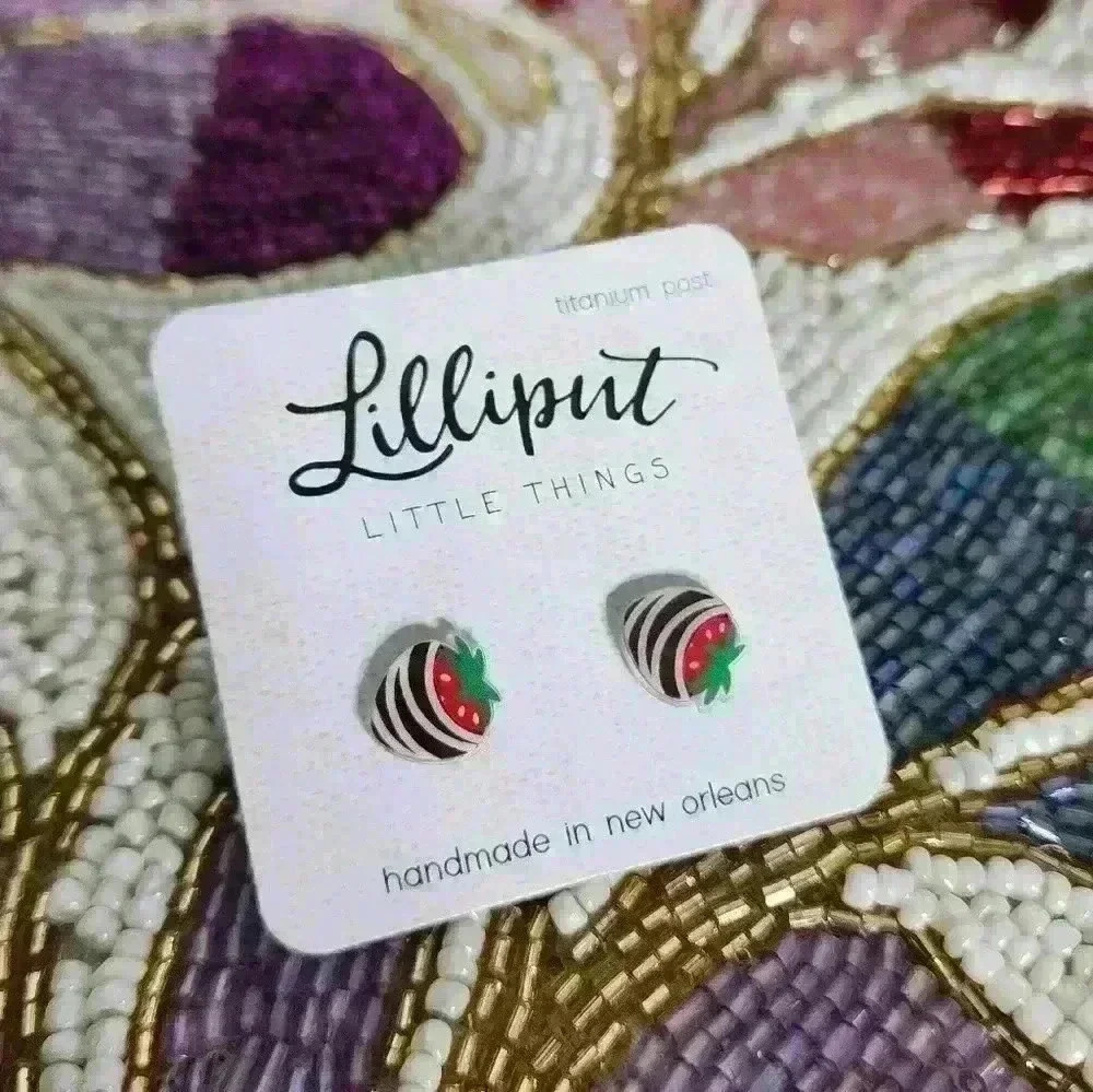 🍓🍫Lilliput Chocolate covered strawberry earrings